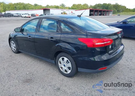 2016 Ford Focus S z USA, uszkodzony, nr VIN 1FADP3E20GL232363